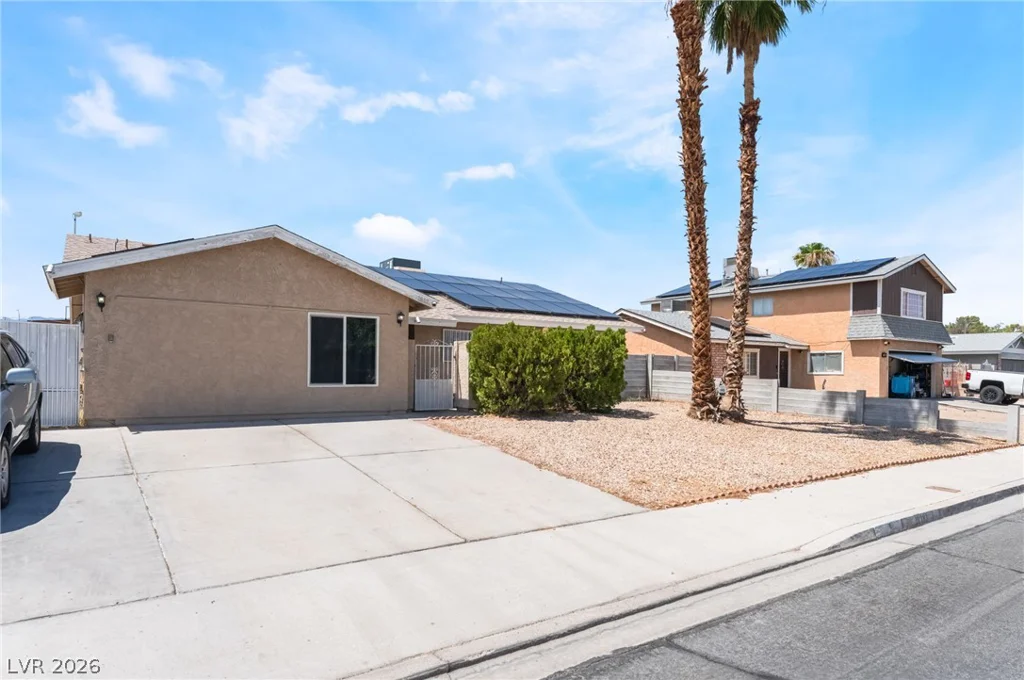 1832 Goose Creek, Las Vegas, NV 89108