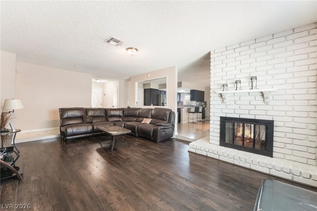 1832 Goose Creek, Las Vegas, NV 89108