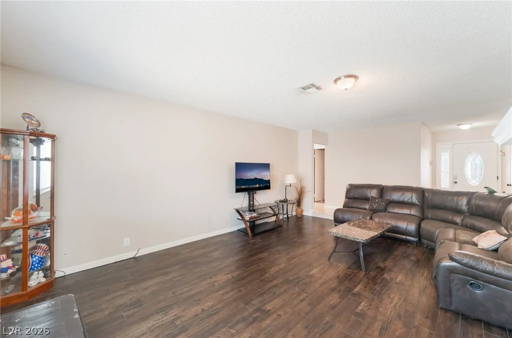 1832 Goose Creek, Las Vegas, NV 89108