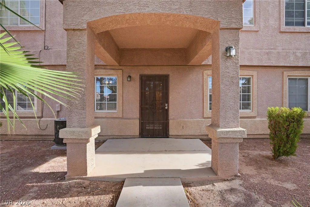 2520 Sierra Luna, Las Vegas, NV 89106