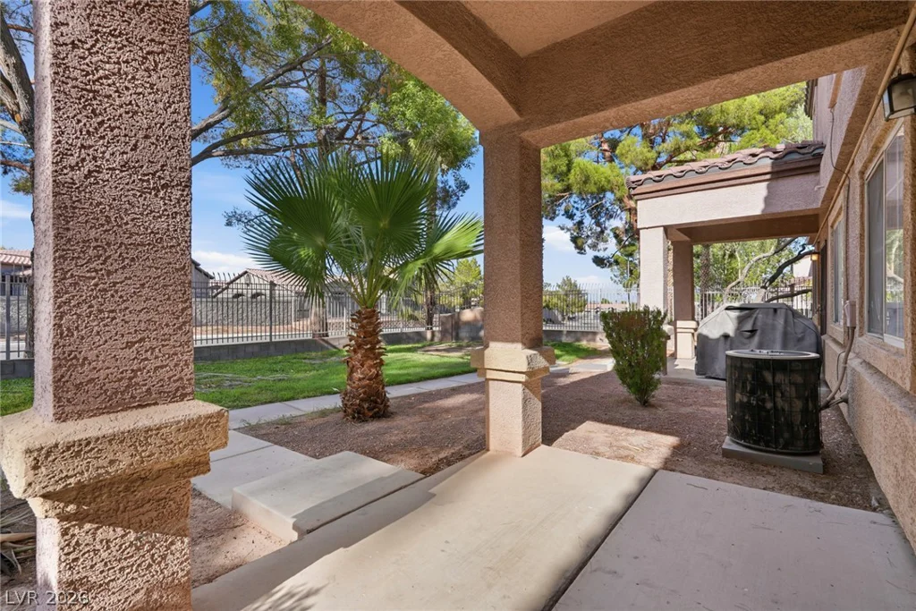 2520 Sierra Luna, Las Vegas, NV 89106