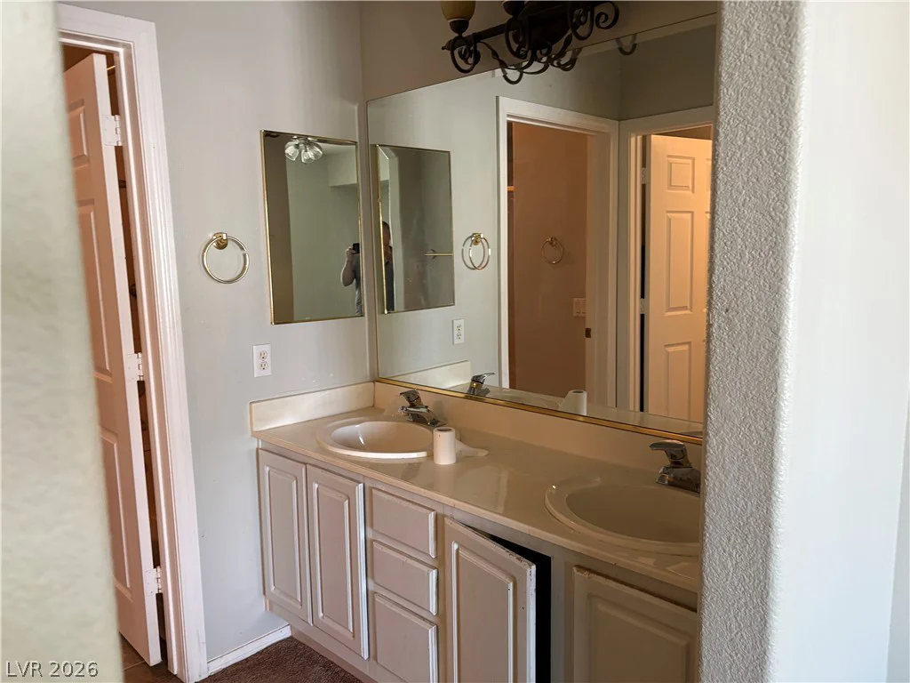 3940 Quiet Pine, Las Vegas, NV 89108
