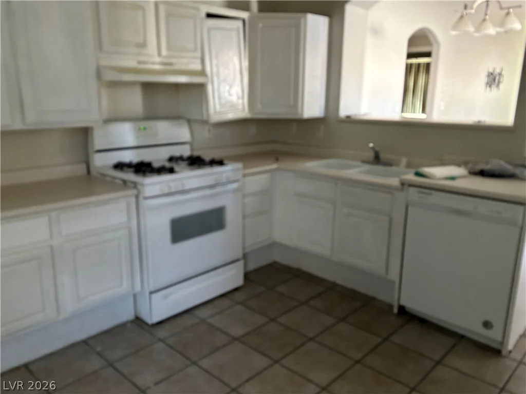 3940 Quiet Pine, Las Vegas, NV 89108