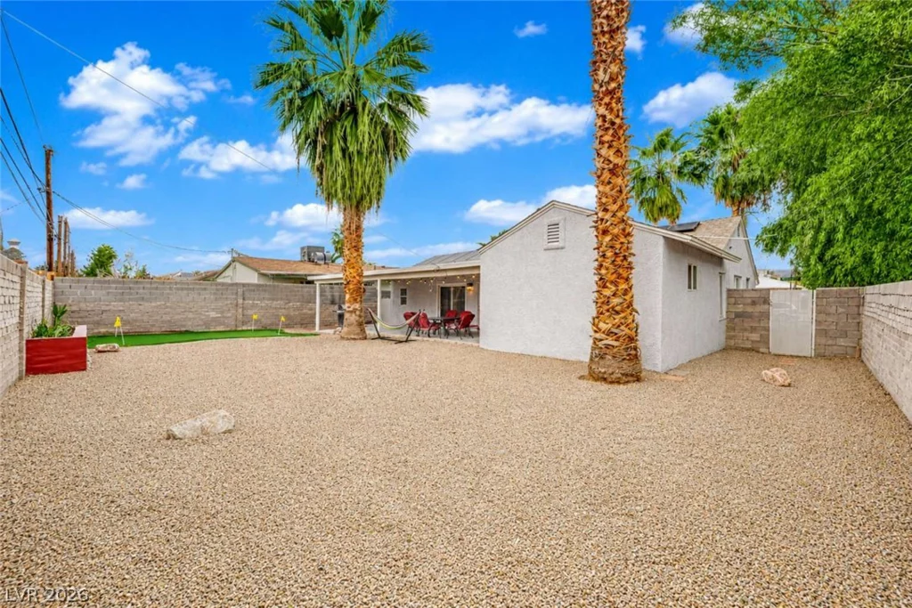 1932 Hassett, Las Vegas, NV 89104