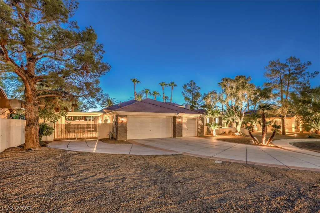 3801 Old Orchard, Las Vegas, NV 89108