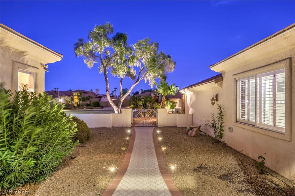 3801 Old Orchard, Las Vegas, NV 89108