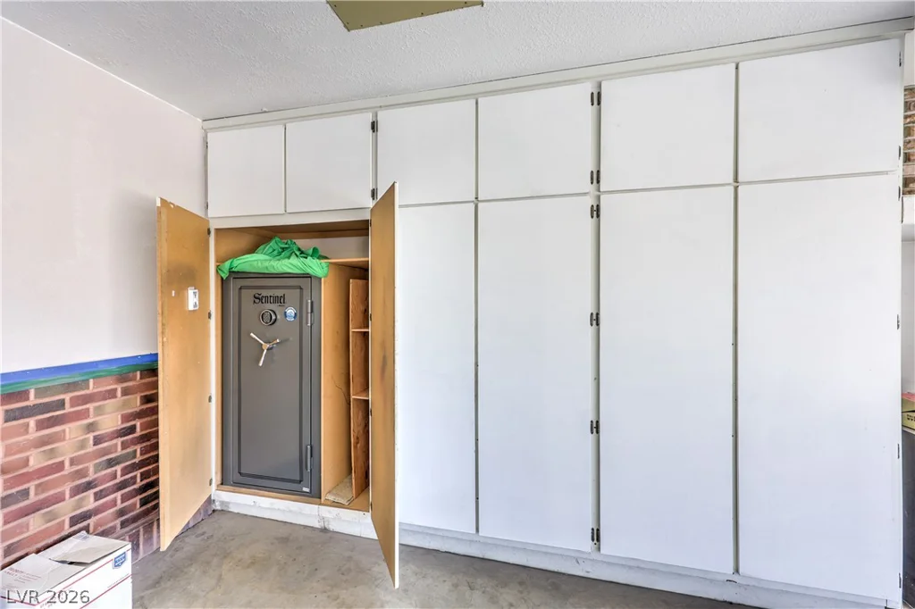 1730 Running Creek, North Las Vegas, NV 89031