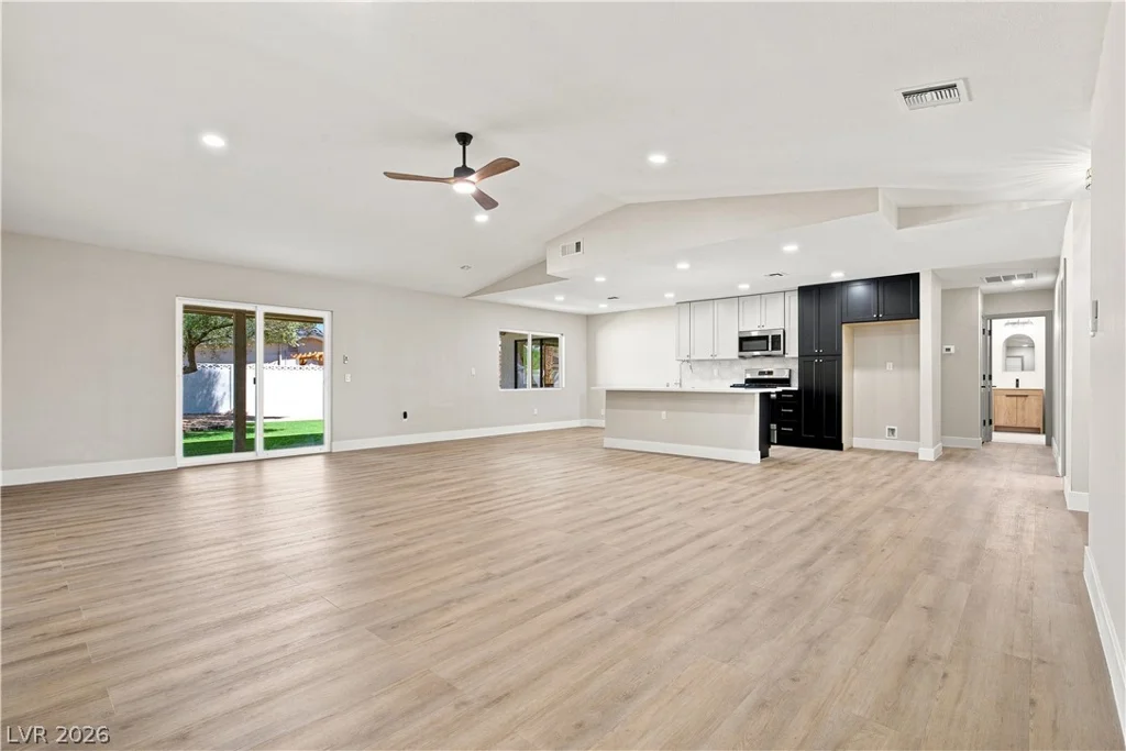 1828 Canterbury, Las Vegas, NV 89119