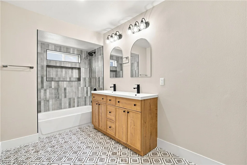 1828 Canterbury, Las Vegas, NV 89119