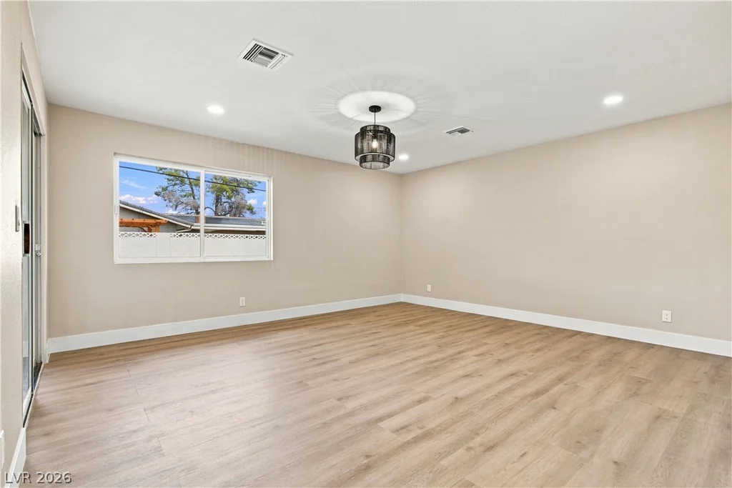 1828 Canterbury, Las Vegas, NV 89119