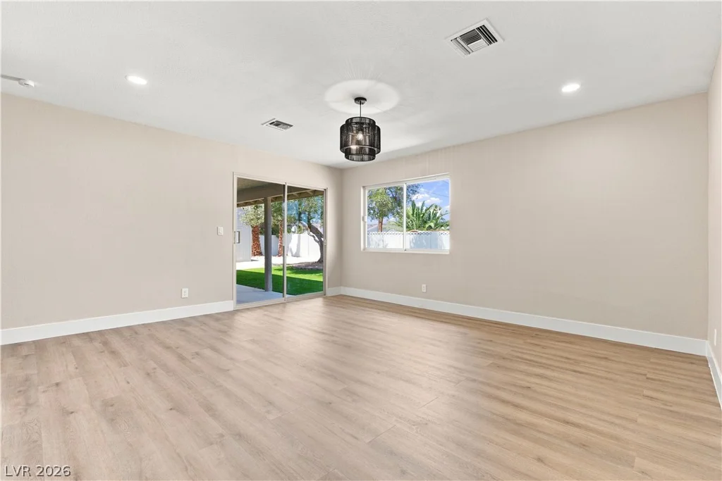 1828 Canterbury, Las Vegas, NV 89119