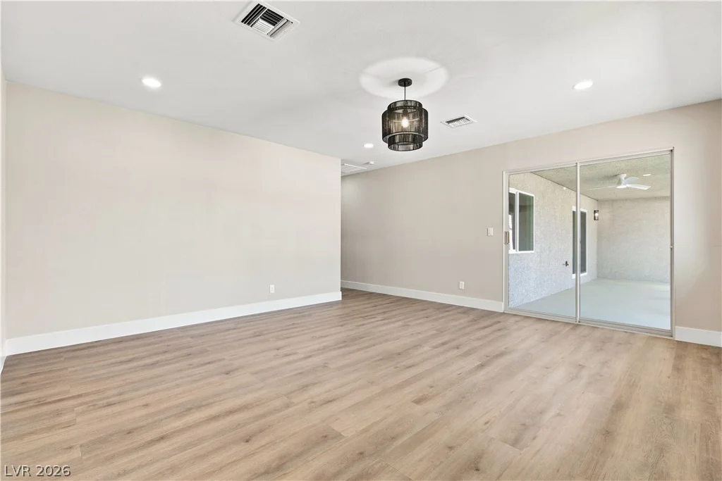 1828 Canterbury, Las Vegas, NV 89119