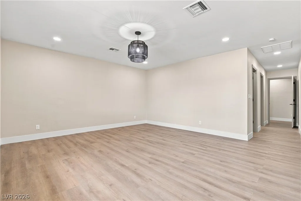 1828 Canterbury, Las Vegas, NV 89119