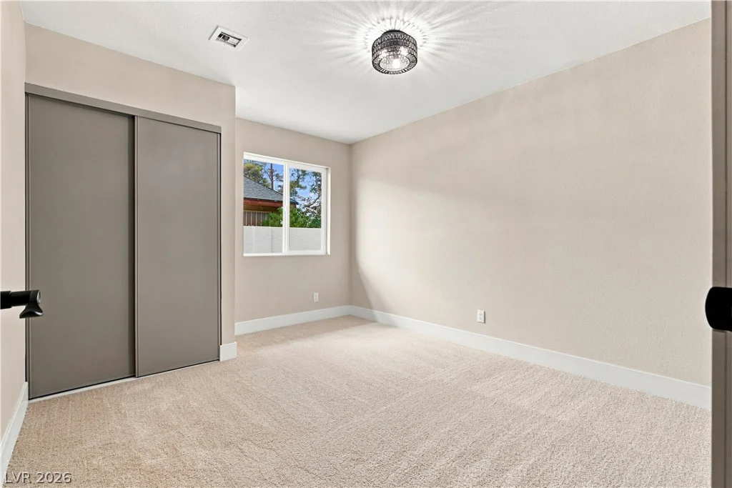 1828 Canterbury, Las Vegas, NV 89119