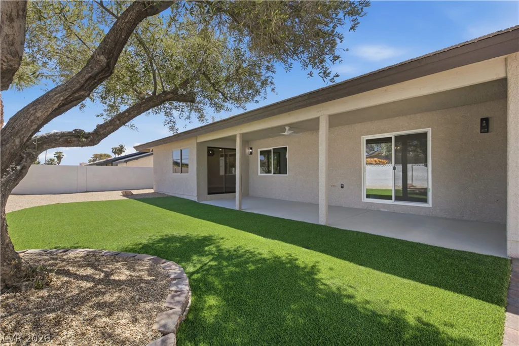 1828 Canterbury, Las Vegas, NV 89119