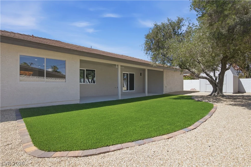 1828 Canterbury, Las Vegas, NV 89119