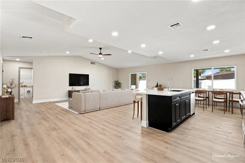 1828 Canterbury, Las Vegas, NV 89119