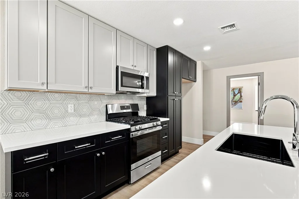 1828 Canterbury, Las Vegas, NV 89119