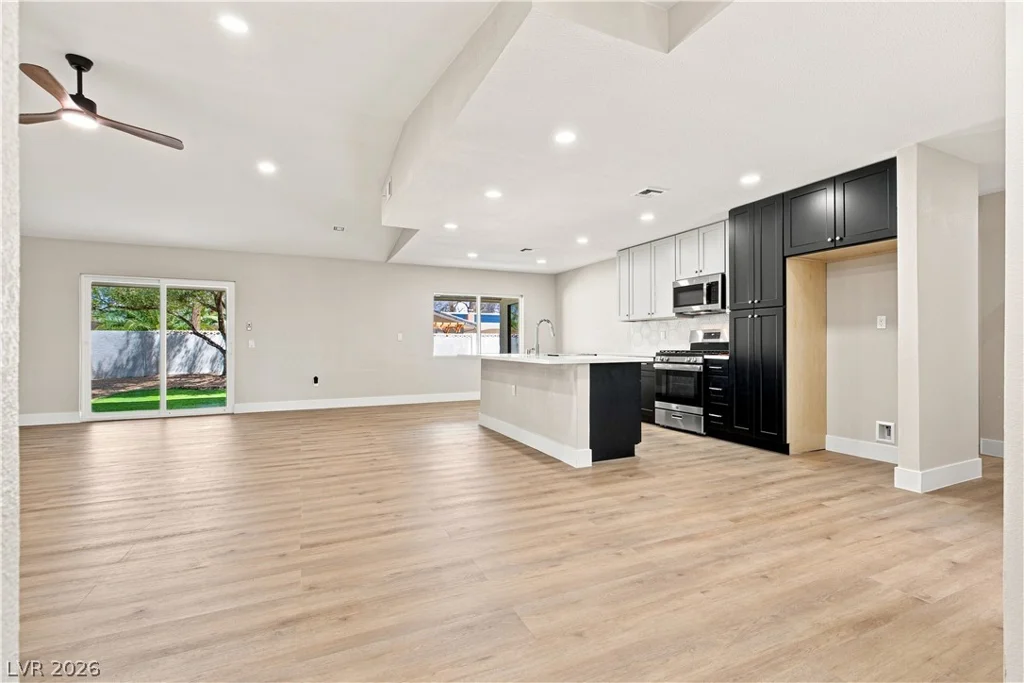 1828 Canterbury, Las Vegas, NV 89119