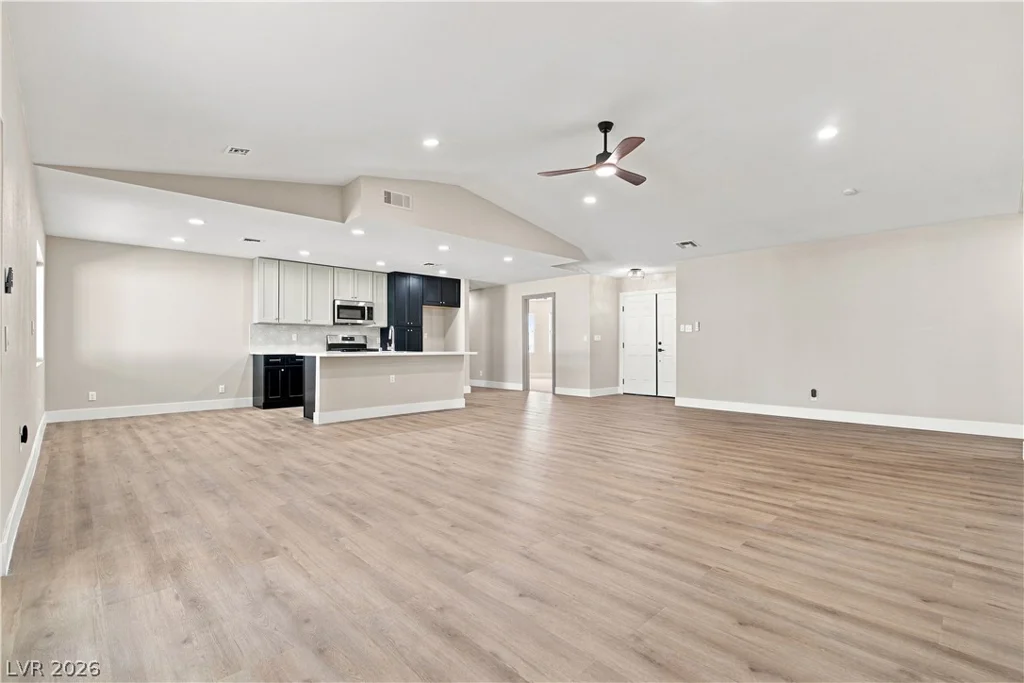 1828 Canterbury, Las Vegas, NV 89119