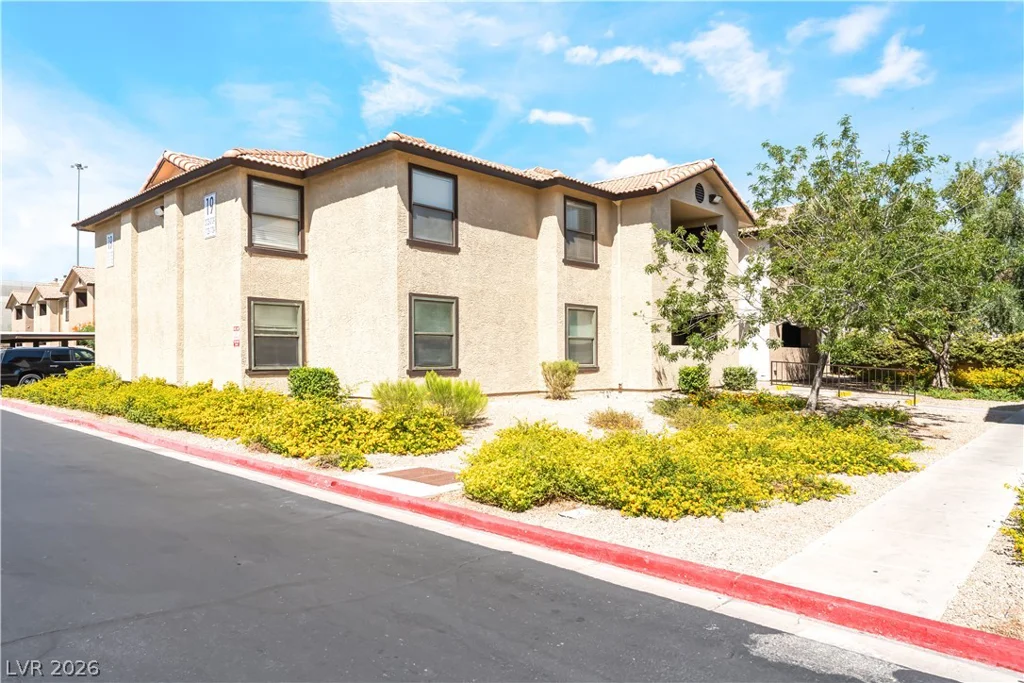 2451 Rainbow, Las Vegas, NV 89108