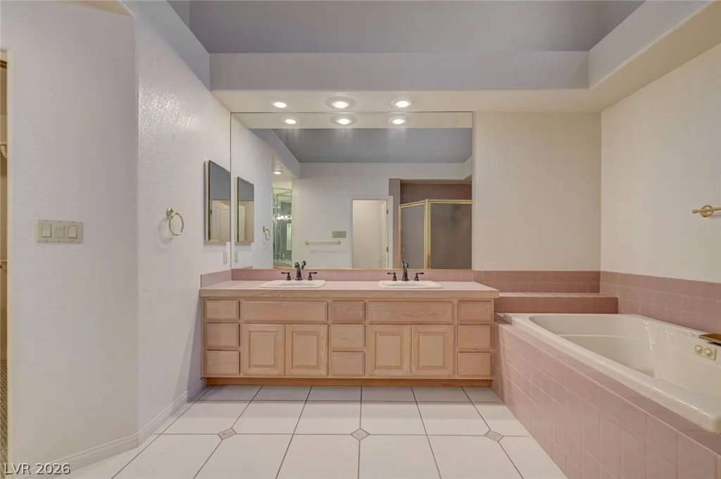 8236 Round Hills, Las Vegas, NV 89113
