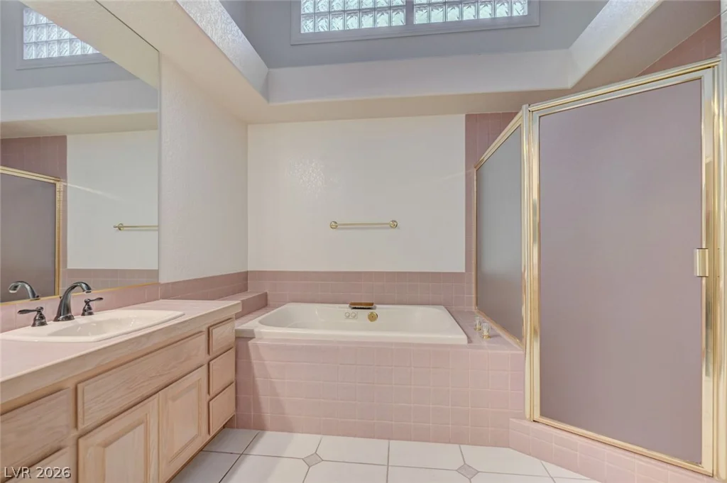 8236 Round Hills, Las Vegas, NV 89113