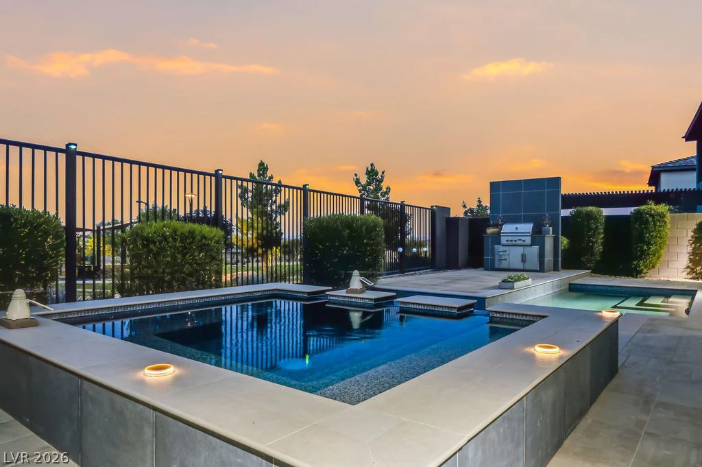 308 Gandara, Las Vegas, NV 89138