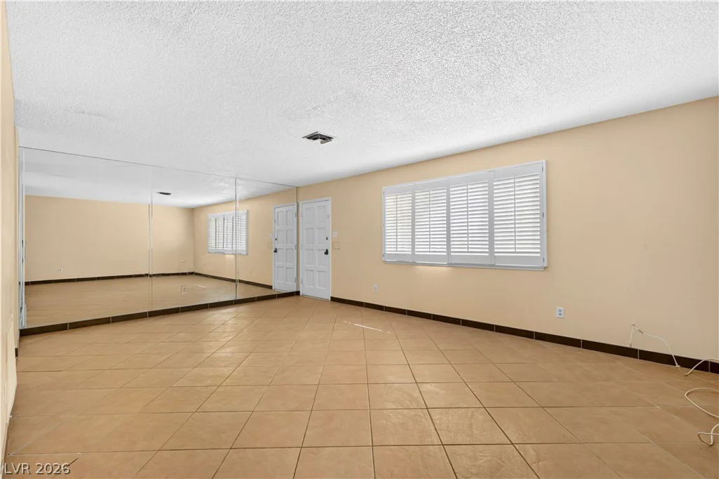 185 Pecos, Las Vegas, NV 89121