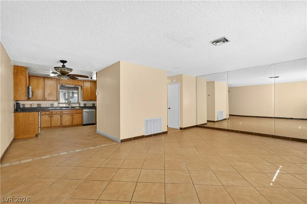 185 Pecos, Las Vegas, NV 89121