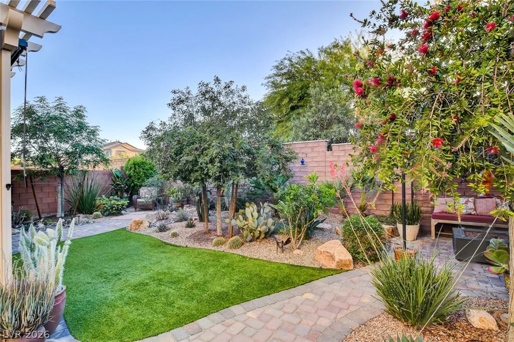 10133 Tenaya Meadows, Las Vegas, NV 89178
