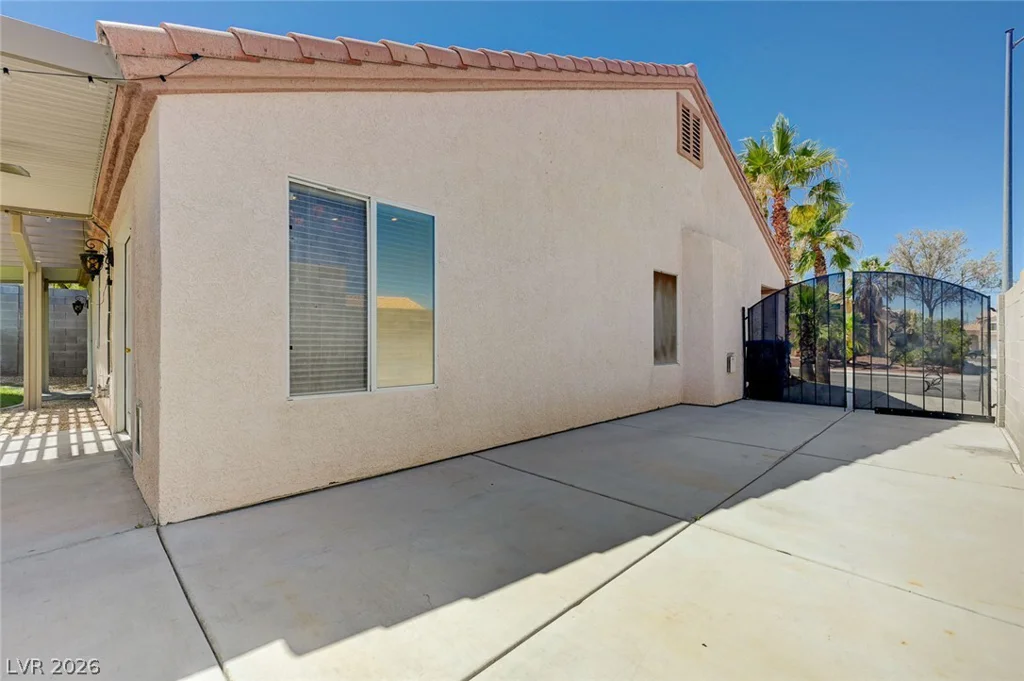 9301 Mountain Range, Las Vegas, NV 89129