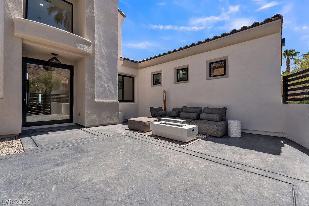 2690 Grassy Spring, Las Vegas, NV 89135