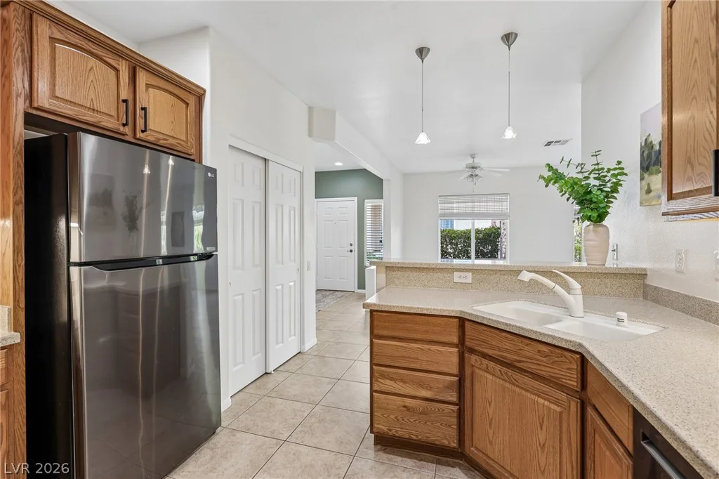 156 Pioneer Peak, Las Vegas, NV 89138