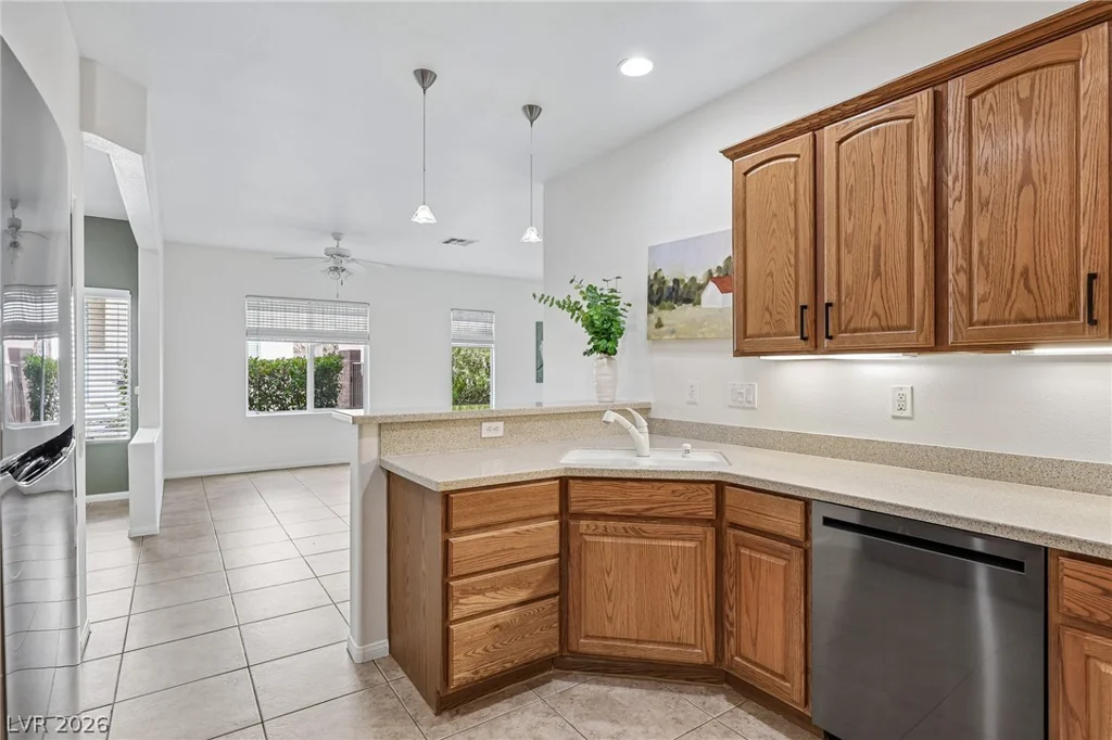 156 Pioneer Peak, Las Vegas, NV 89138