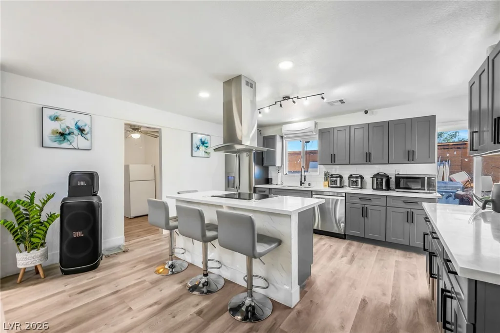 6320 Bristol, Las Vegas, NV 89107