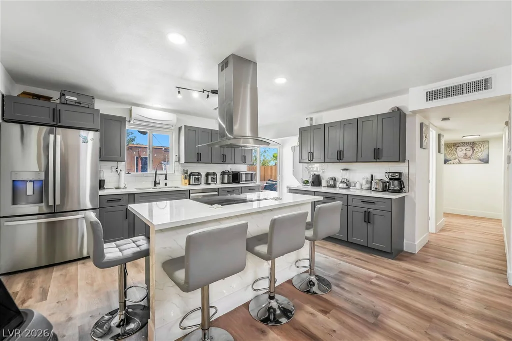 6320 Bristol, Las Vegas, NV 89107