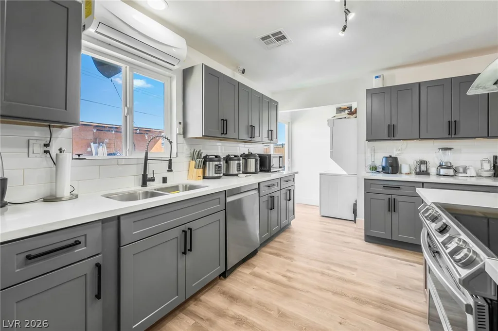 6320 Bristol, Las Vegas, NV 89107