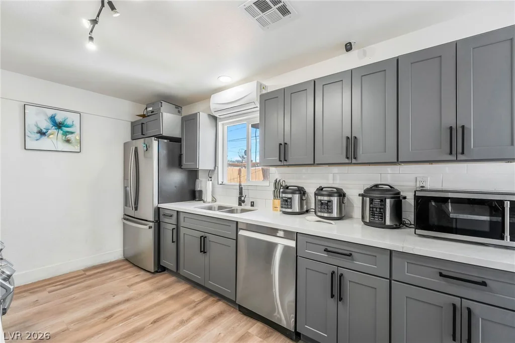 6320 Bristol, Las Vegas, NV 89107