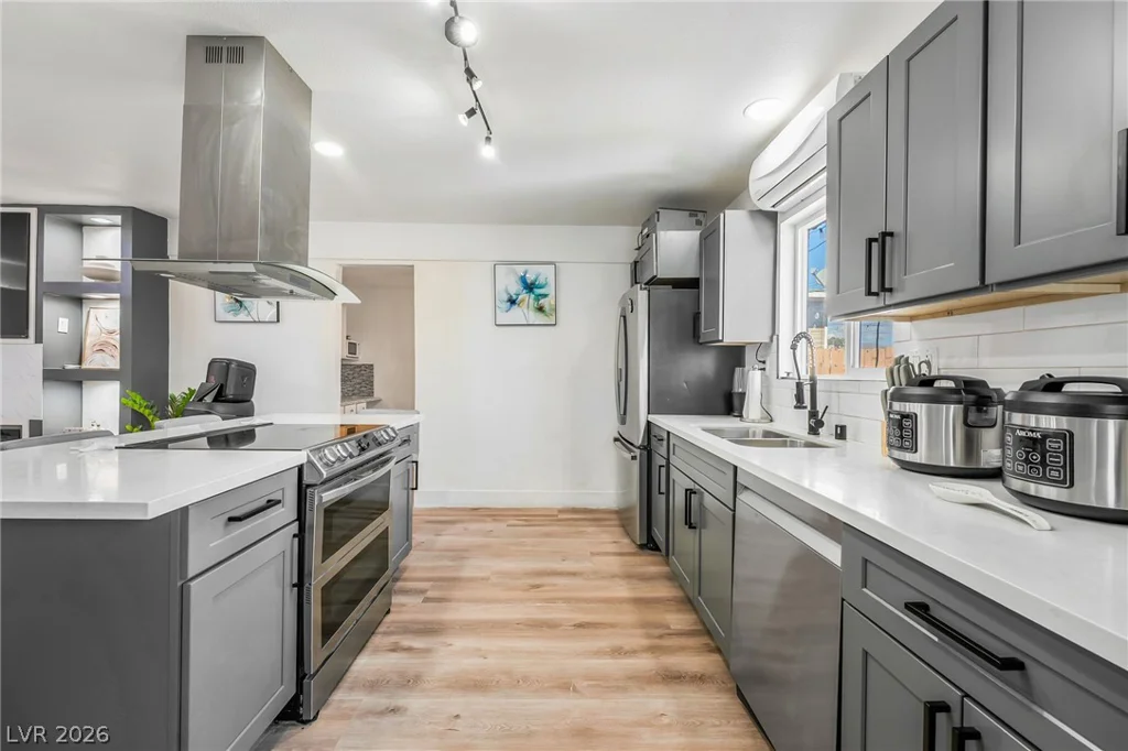 6320 Bristol, Las Vegas, NV 89107