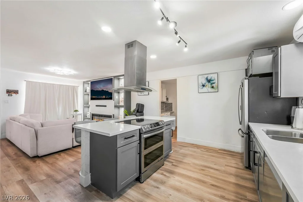 6320 Bristol, Las Vegas, NV 89107