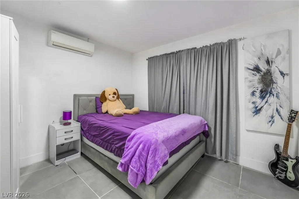 6320 Bristol, Las Vegas, NV 89107