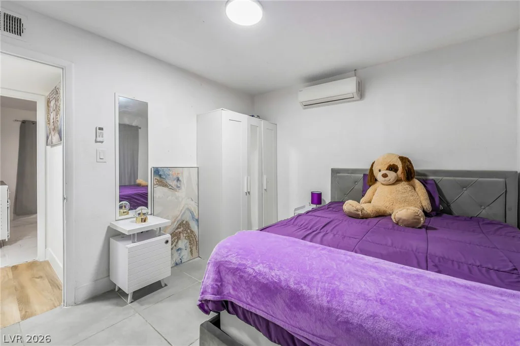 6320 Bristol, Las Vegas, NV 89107