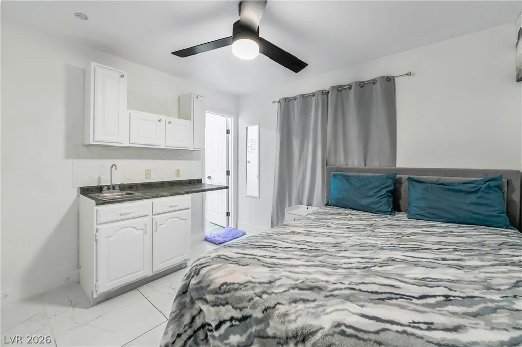 6320 Bristol, Las Vegas, NV 89107