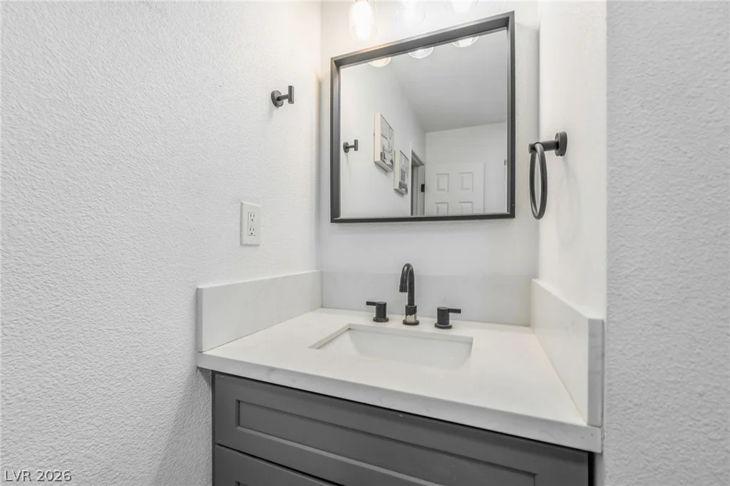 6320 Bristol, Las Vegas, NV 89107