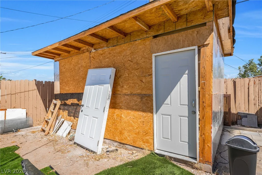 6320 Bristol, Las Vegas, NV 89107