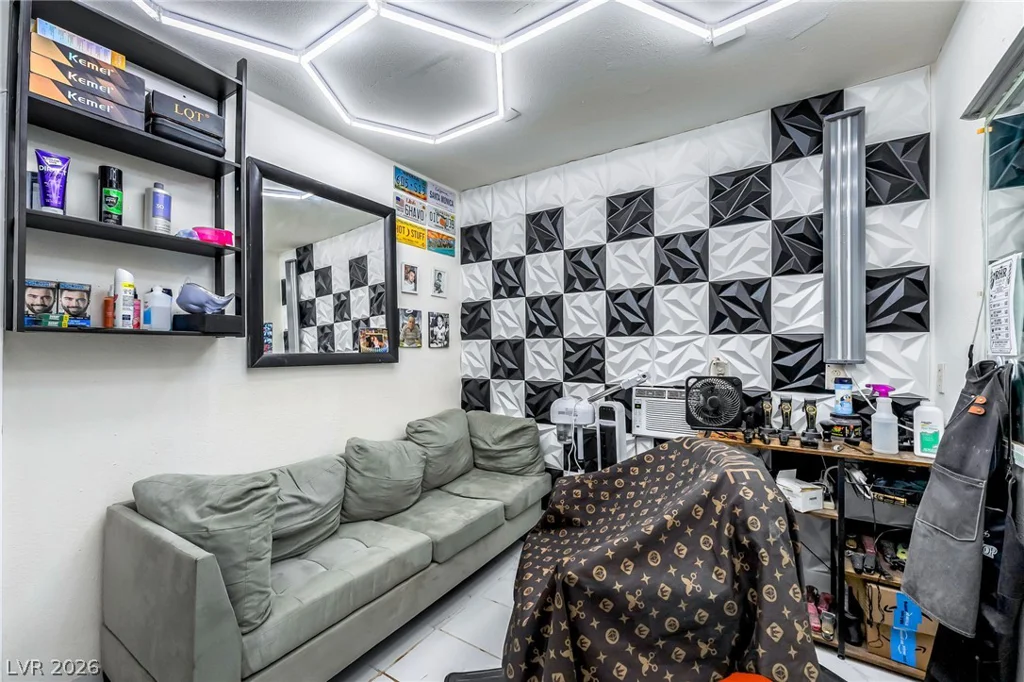 6320 Bristol, Las Vegas, NV 89107