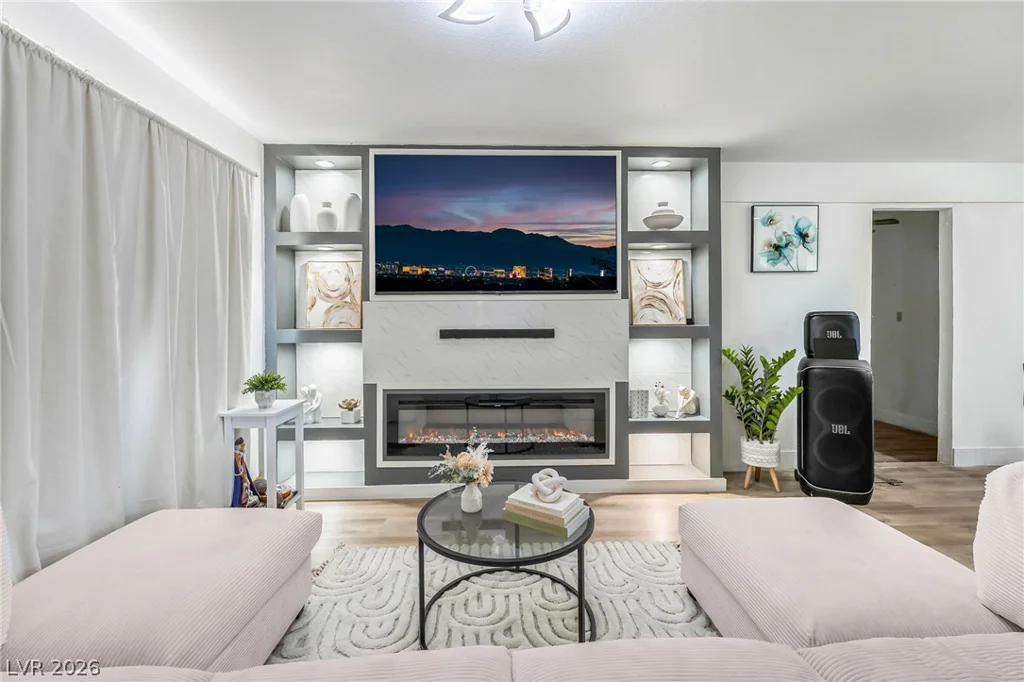 6320 Bristol, Las Vegas, NV 89107