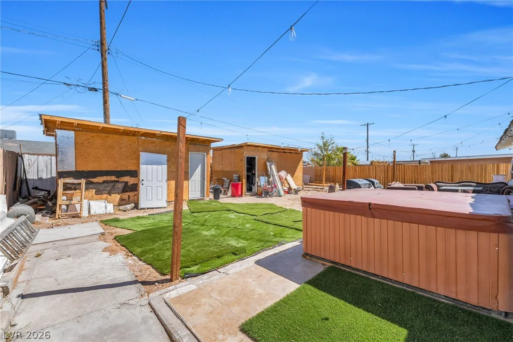 6320 Bristol, Las Vegas, NV 89107