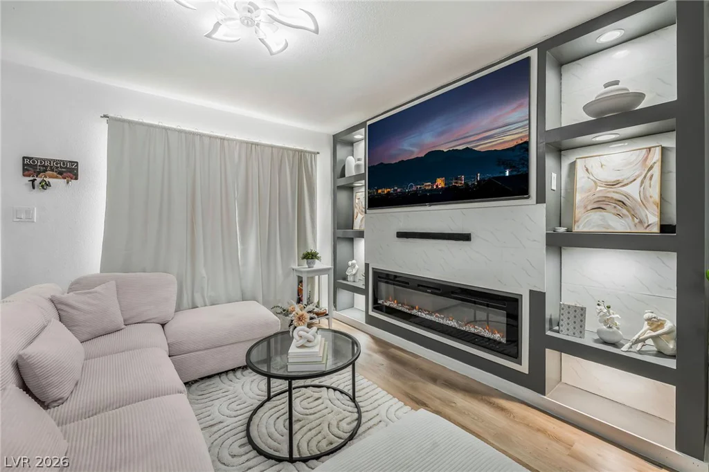 6320 Bristol, Las Vegas, NV 89107